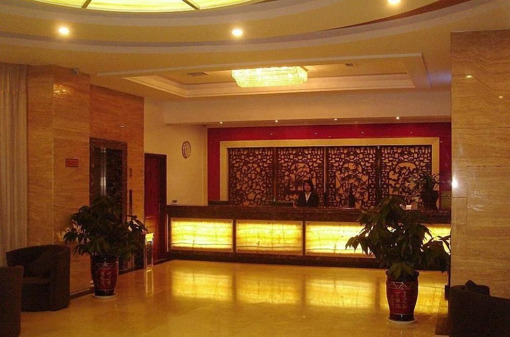 Greentree Inn- Linyi Bus Station Branch ภายนอก รูปภาพ